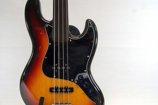 [値下げ] Fender Japan フレットレス Jazz Bass